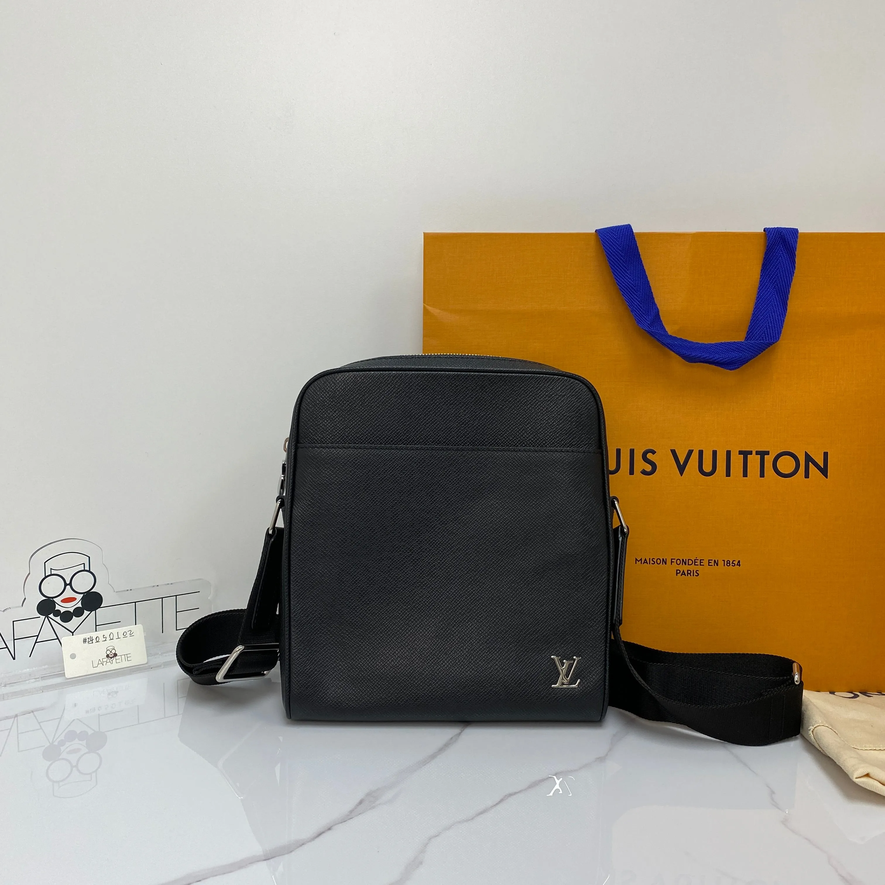 Louis Vuitton Taiga Alex Messenger BB